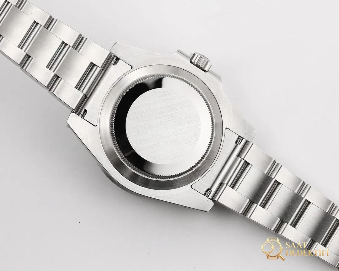 Gerçek-replika karşılaştırması: V6 Factory Rolex siyah Submariner 3135 mekanizması, orijinalle kıyaslandığında piyasa versiyonlarından hangi noktalarda daha iyi? - Kadran Tipografisi ve Yazı Kabartmaları