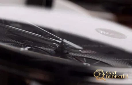 Gerçek-replika karşılaştırması: V7 Factory Chopard Classic Racing serisi 168571-3004 kronograf saatin işçiliği iyi mi? - Kadran Güneş Işını (Sunburst) Efekti