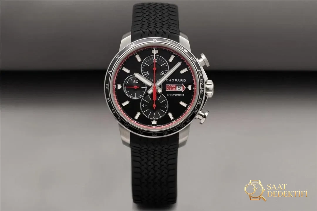 Gerçek-replika karşılaştırması: V7 Factory Chopard Classic Racing serisi 168571-3004 kronograf saatin işçiliği iyi mi? - Safir Kristal Cam Eğimi ve Yansıması