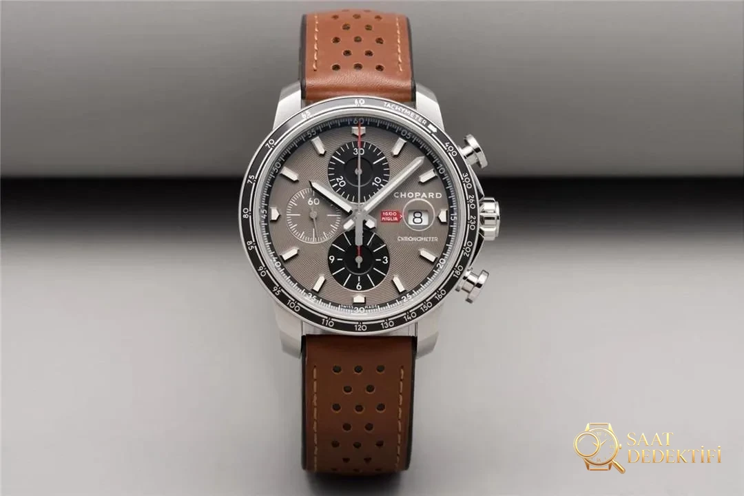 Gerçek-replika karşılaştırması: V7 Factory Chopard Classic Racing serisi 168571-3004 kronograf saatin işçiliği iyi mi? - Kordon Bakla Esnekliği ve Pim Yuvaları