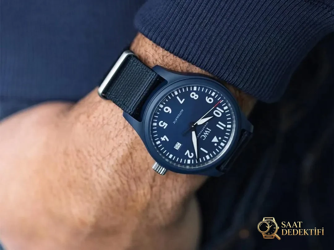 Gerçek-replika karşılaştırması: V7 Factory IWC Mark XVIII sisli mavi seramik IW328101 Laureus - Yan Profil ve Kordon Bağlantısı