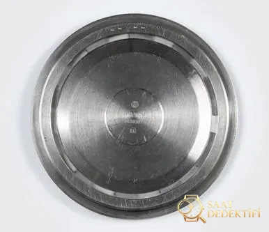 Gerçek-replika karşılaştırması: V7 Factory IWC titanyum kasa Mark XVIII IW327006 inceleme - Arka Kapak Gravür ve Seri Numarası