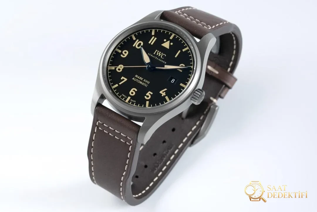 Gerçek-replika karşılaştırması: V7 Factory IWC titanyum kasa Mark XVIII IW327006 inceleme - Kurma Kolu Yivleri ve Tutuş Dokusu