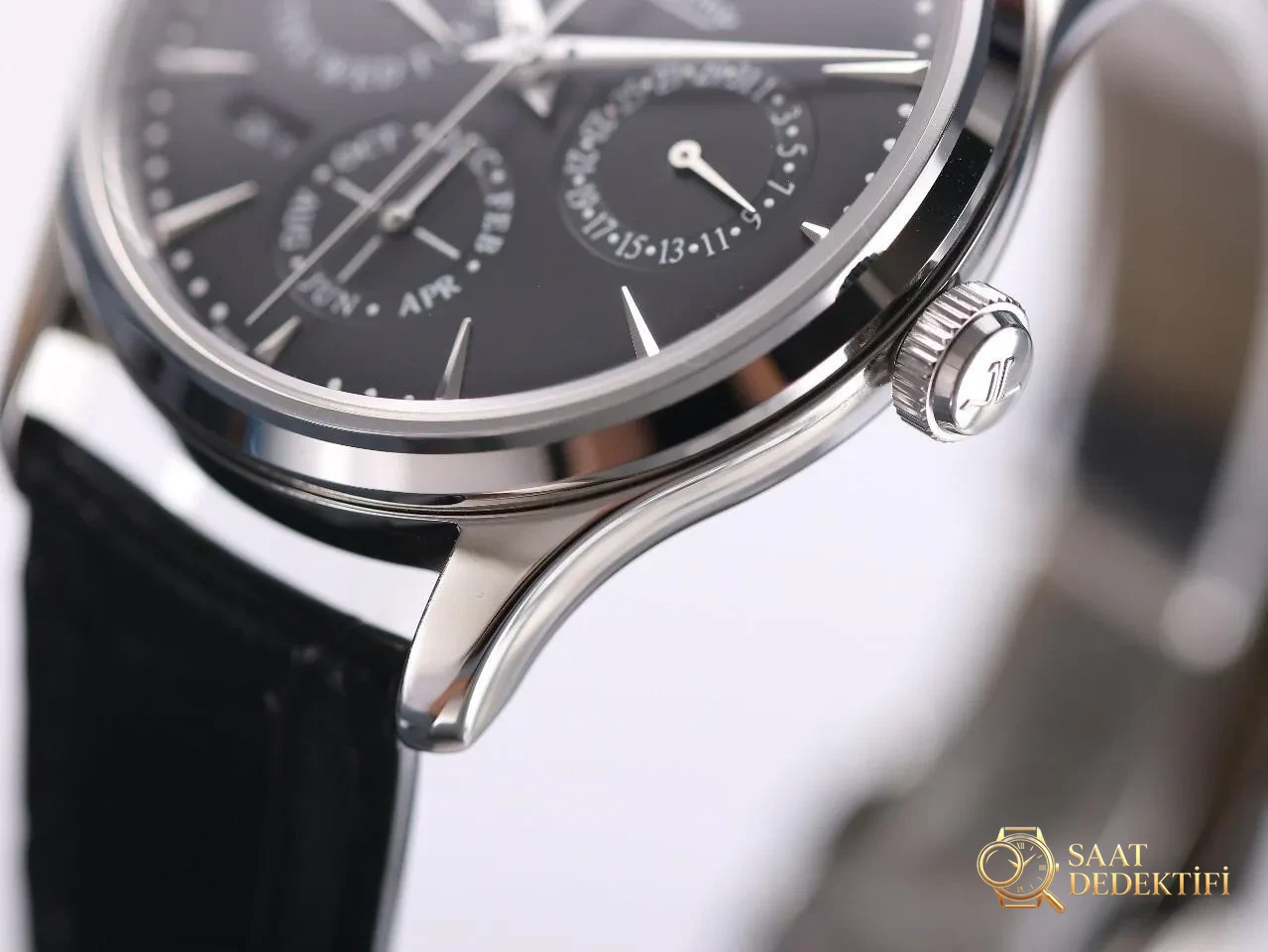 Vergleich mit echten Nachbildungen: Bewertung der Nachbildung der V9 Jaeger-LeCoultre Master mit ewigem Kalender im Vergleich zum Original – Glas-Antireflexionsbeschichtung (AR).