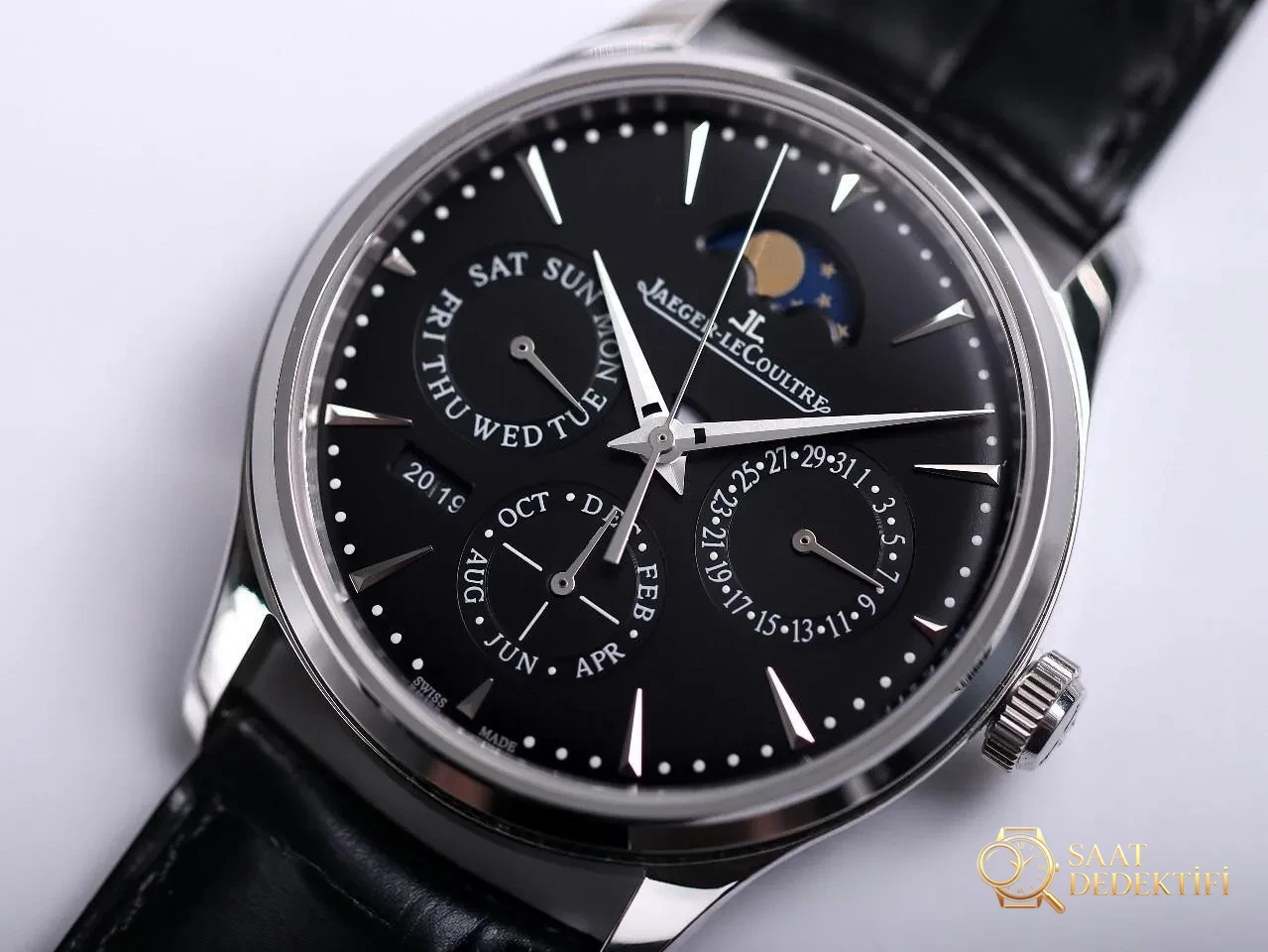 Vergleich mit echten Replikaten: Bewertung der V9 Jaeger-LeCoultre Master-Replikuhr mit ewigem Kalender im Vergleich zum Original – Gravur auf der Rückseite und Seriennummer