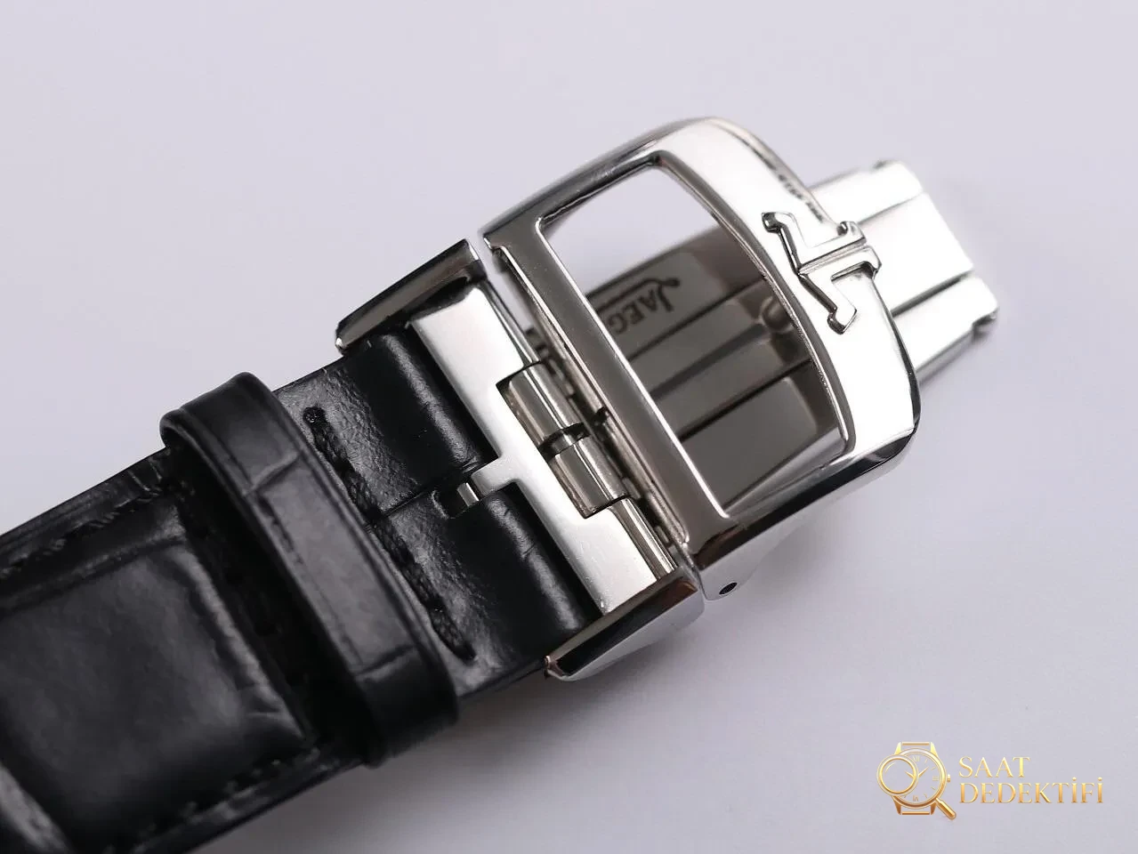 Vergleich echter Nachbildungen: Überprüfung der Nachbildung der V9 Jaeger-LeCoultre Master mit ewigem Kalender im Vergleich zum Original – Tachymeterskala und Druckschärfe