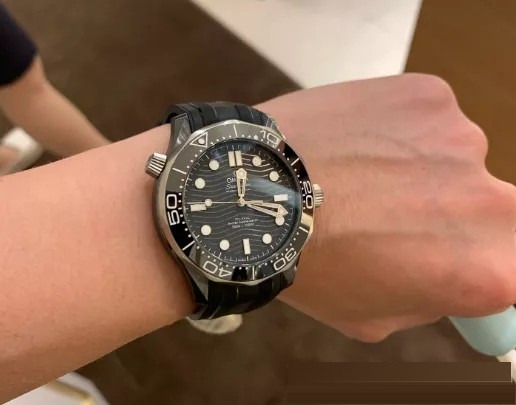Gerçek-replika karşılaştırması: VS Factory Omega seramik-titanyum Seamaster 300m + naiad lock, orijinal ve piyasa versiyonuyla karşılaştırmalı dalış saati incelemesi — 36. fotoğraf