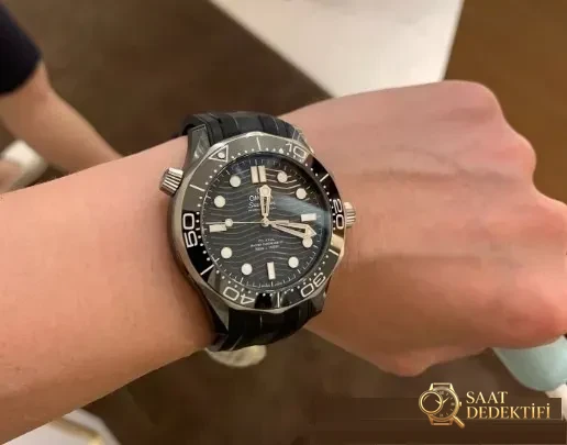 Gerçek-replika karşılaştırması: VS Factory Omega seramik-titanyum Seamaster 300m + naiad lock, orijinal ve piyasa versiyonuyla karşılaştırmalı dalış saati incelemesi - Kurma Kolu Yivleri ve Tutuş Dokusu
