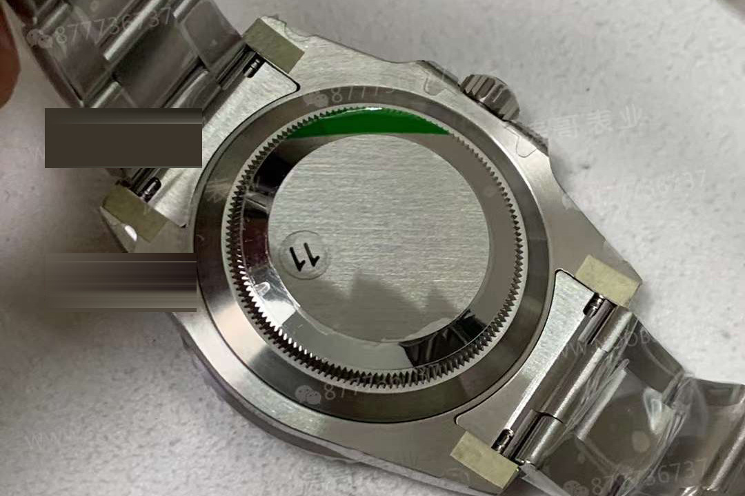Gerçek-replika karşılaştırması: VS Factory Rolex yeşil Submariner en yeni Clean bezelle güncellenerek yeniden zirveye çıkıyor — 12. fotoğraf