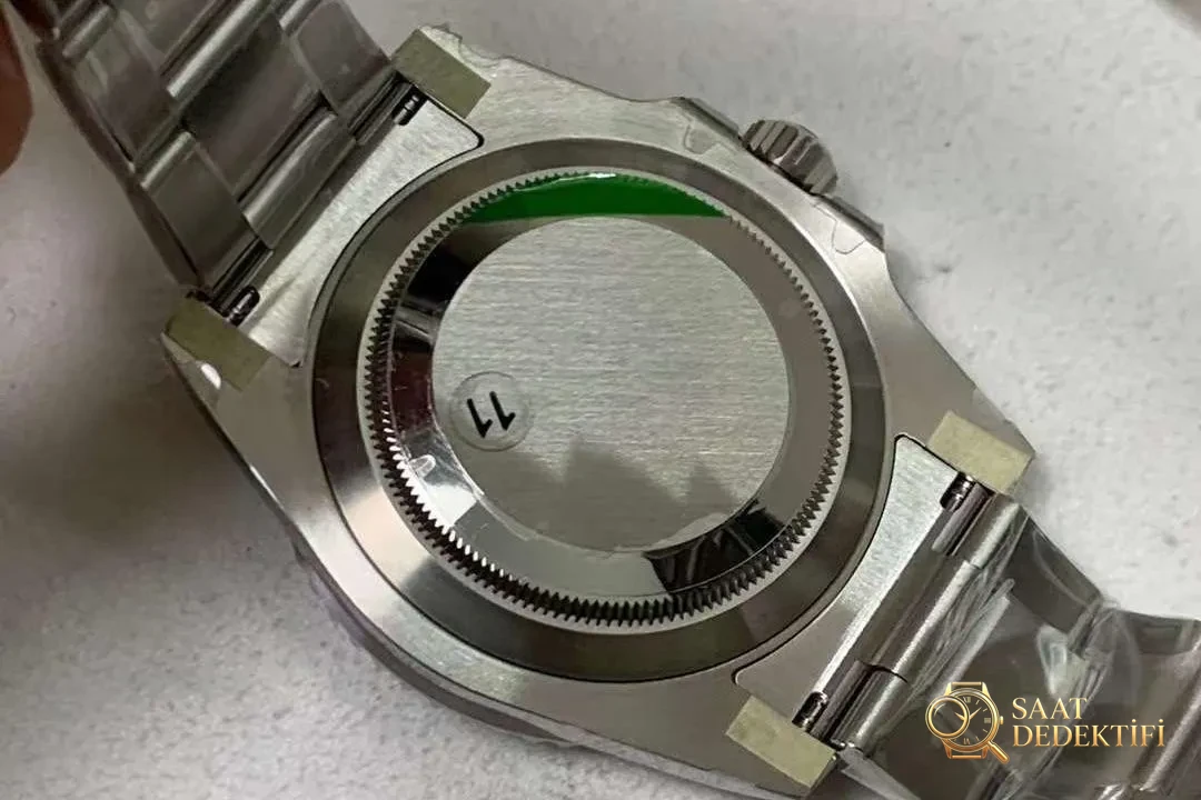 Gerçek-replika karşılaştırması: VS Factory Rolex yeşil Submariner en yeni Clean bezelle güncellenerek yeniden zirveye çıkıyor - Genel Açı ve Estetik Duruş
