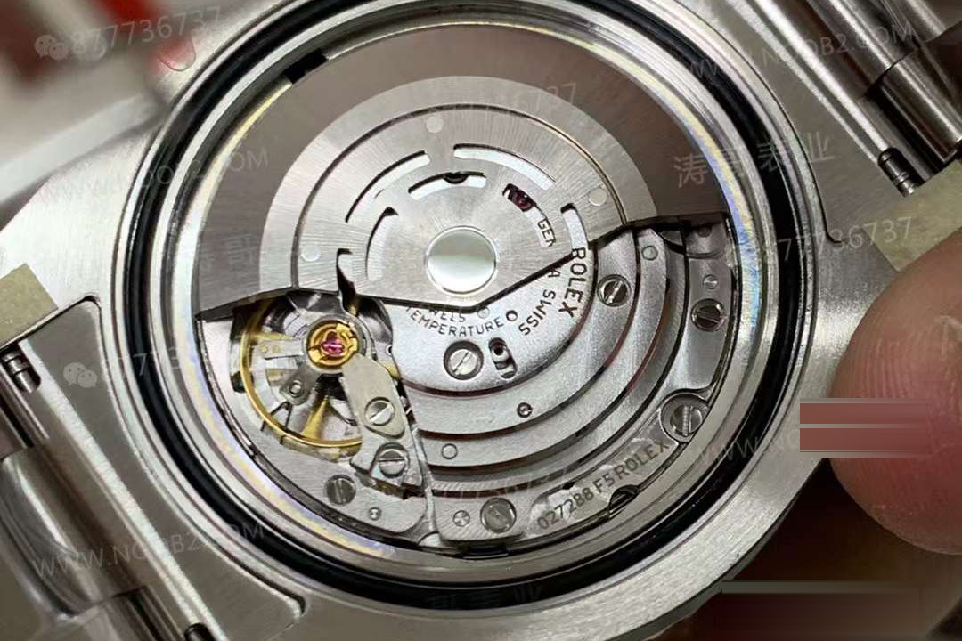 Gerçek-replika karşılaştırması: VS Factory Rolex yeşil Submariner en yeni Clean bezelle güncellenerek yeniden zirveye çıkıyor — 13. fotoğraf