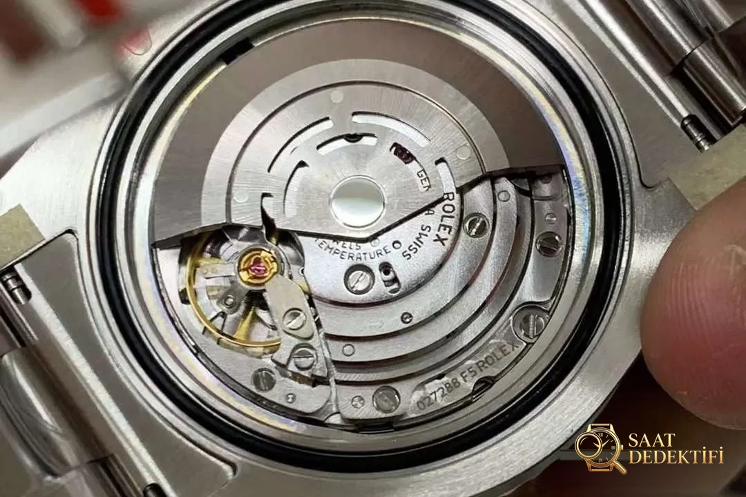 Gerçek-replika karşılaştırması: VS Factory Rolex yeşil Submariner en yeni Clean bezelle güncellenerek yeniden zirveye çıkıyor - Kasa Çeliği ve Polisaj Kalitesi