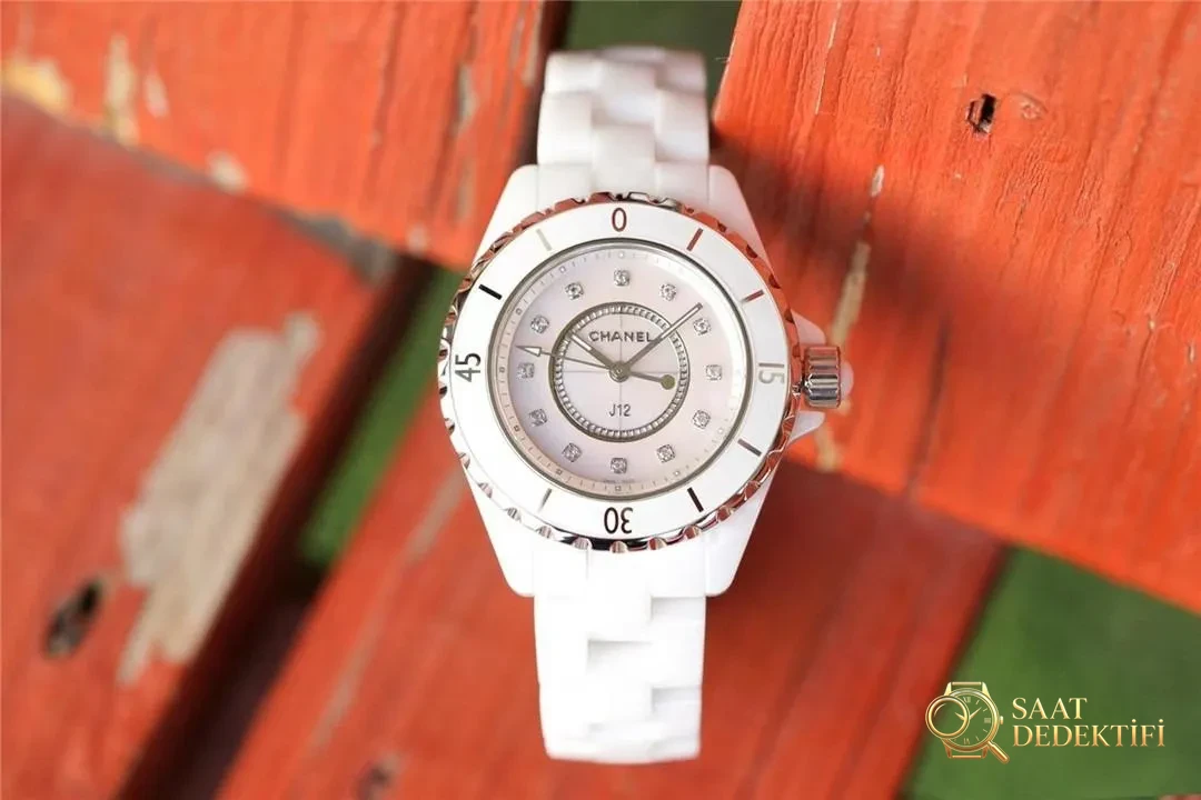 Gerçek-replika karşılaştırması: XF Factory Chanel J12 pembe sedef kadranlı H5513 saat incelemesi - Genel Açı ve Estetik Duruş