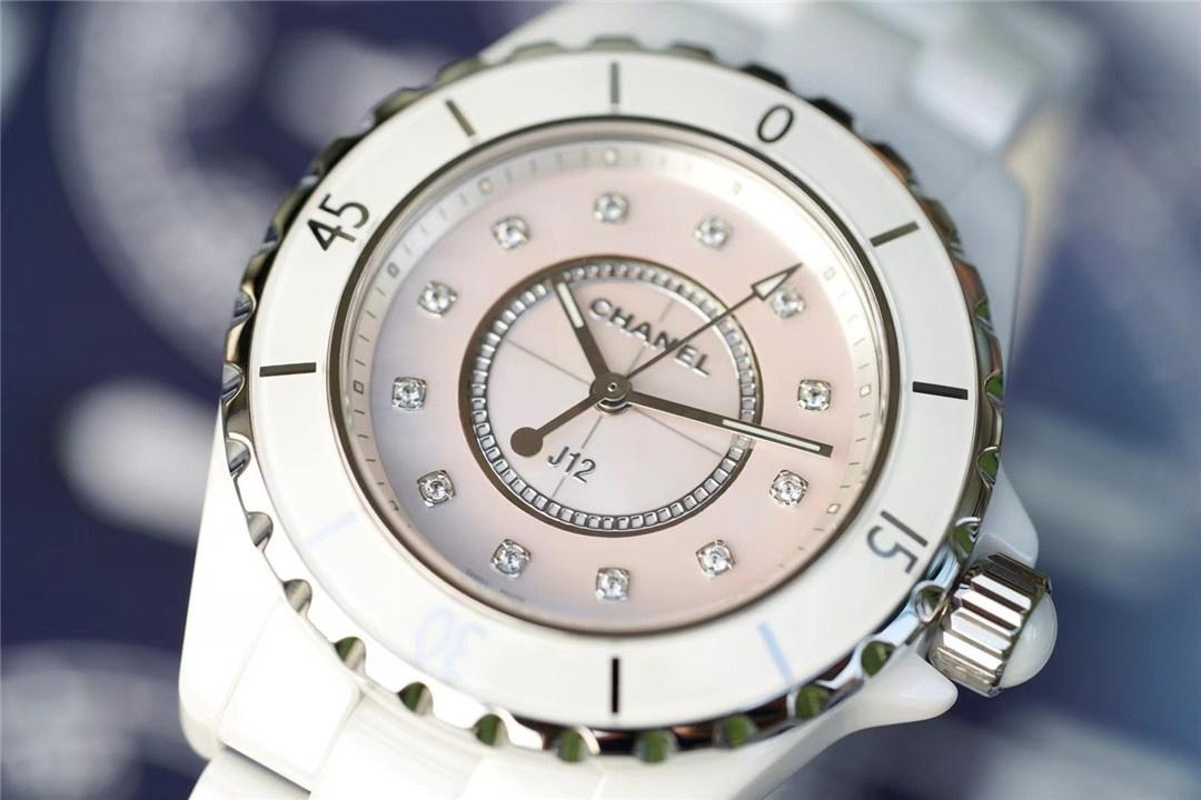 Gerçek-replika karşılaştırması: XF Factory Chanel J12 pembe sedef kadranlı H5513 saat incelemesi — 15. fotoğraf