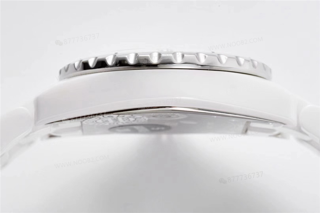 Gerçek-replika karşılaştırması: XF Factory Chanel J12 pembe sedef kadranlı H5513 saat incelemesi — 18. fotoğraf