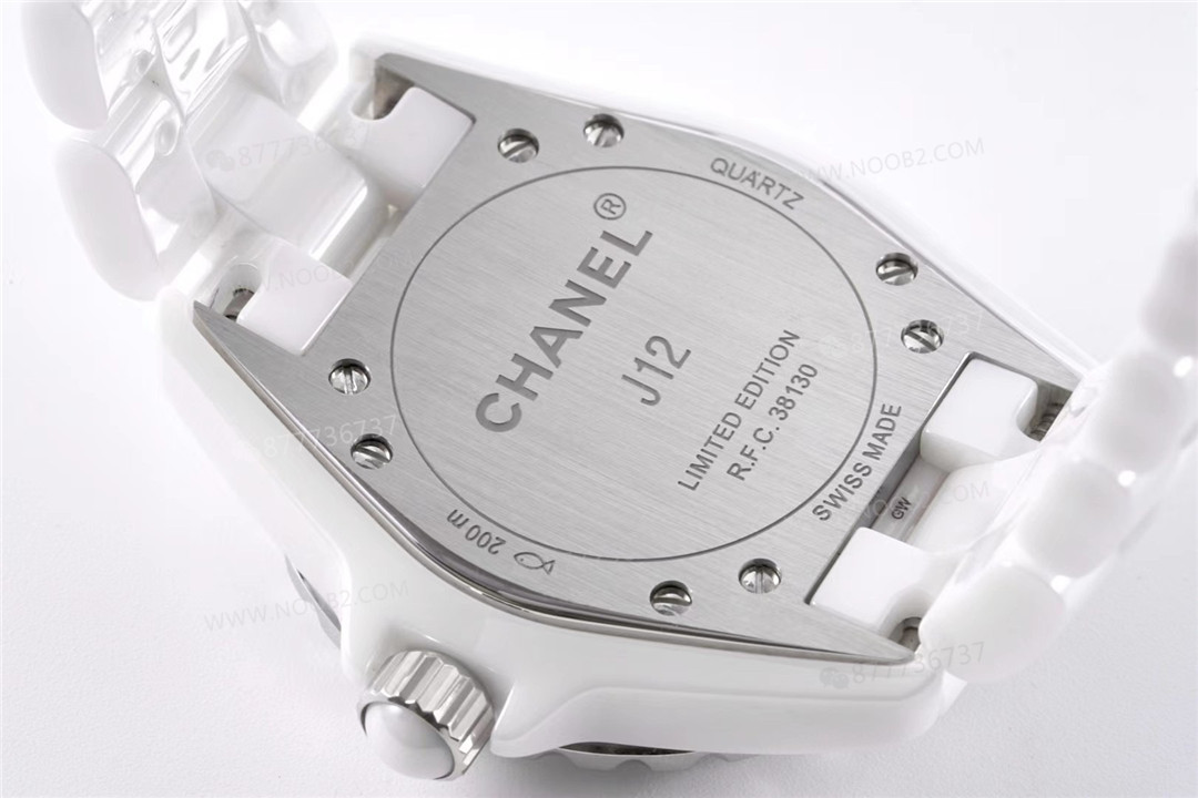 Gerçek-replika karşılaştırması: XF Factory Chanel J12 pembe sedef kadranlı H5513 saat incelemesi — 20. fotoğraf