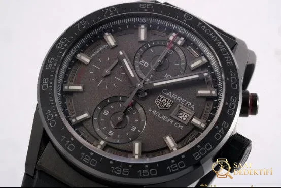 Gerçek-Replika Karşılaştırması: XF TAG Heuer Carrera Ay Yüzeyi Heuer 01 CLEP Özel Sürüm - Bilekte Duruş ve Kasa Orantısı