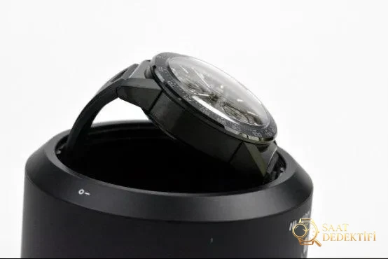 Gerçek-Replika Karşılaştırması: XF TAG Heuer Carrera Ay Yüzeyi Heuer 01 CLEP Özel Sürüm - Genel Açı ve Estetik Duruş