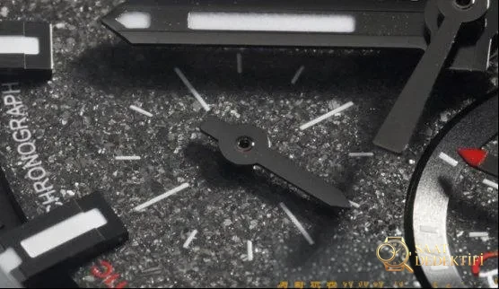 Gerçek-Replika Karşılaştırması: XF TAG Heuer Carrera Ay Yüzeyi Heuer 01 CLEP Özel Sürüm - Safir Kristal Cam Eğimi ve Yansıması