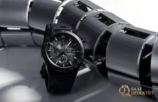 Gerçek-Replika Karşılaştırması: XF TAG Heuer Carrera Ay Yüzeyi Heuer 01 CLEP Özel Sürüm - Kadran Tipografisi ve Yazı Kabartmaları