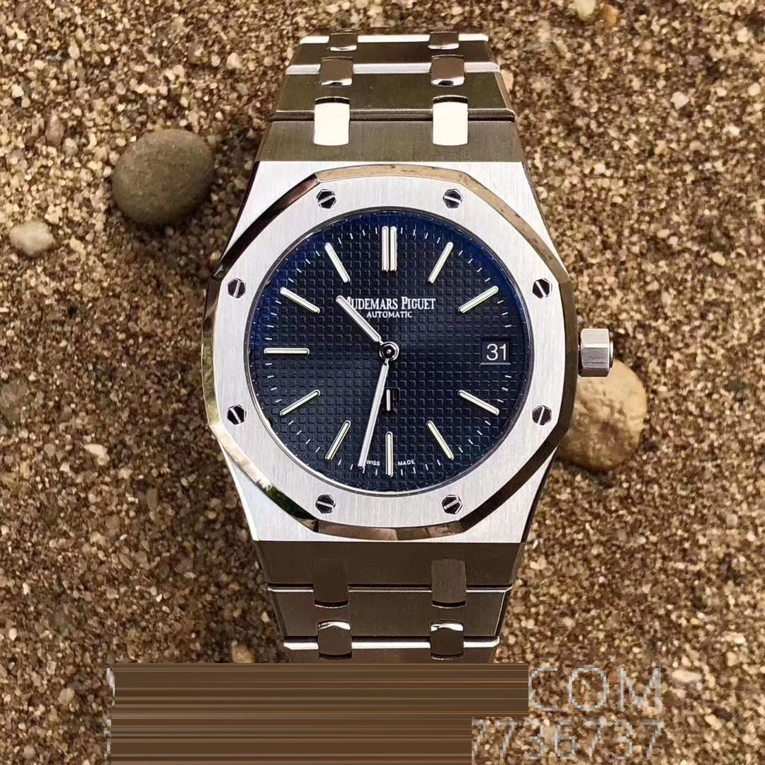 Gerçek-replika karşılaştırması: XF15202 replika ile orijinal AP Royal Oak klasik ultra ince iki iğneli çelik saat — 10. fotoğraf