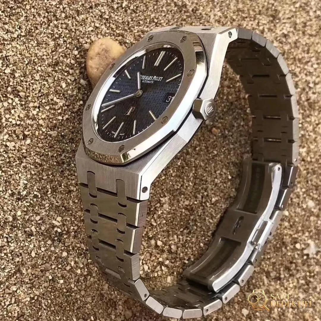 Gerçek-replika karşılaştırması: XF15202 replika ile orijinal AP Royal Oak klasik ultra ince iki iğneli çelik saat - Genel Açı ve Estetik Duruş