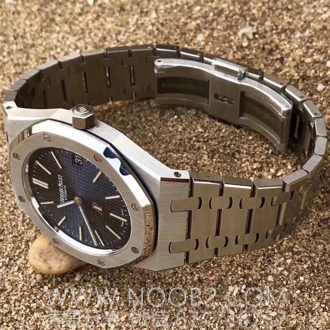 Gerçek-replika karşılaştırması: XF15202 replika ile orijinal AP Royal Oak klasik ultra ince iki iğneli çelik saat — 13. fotoğraf