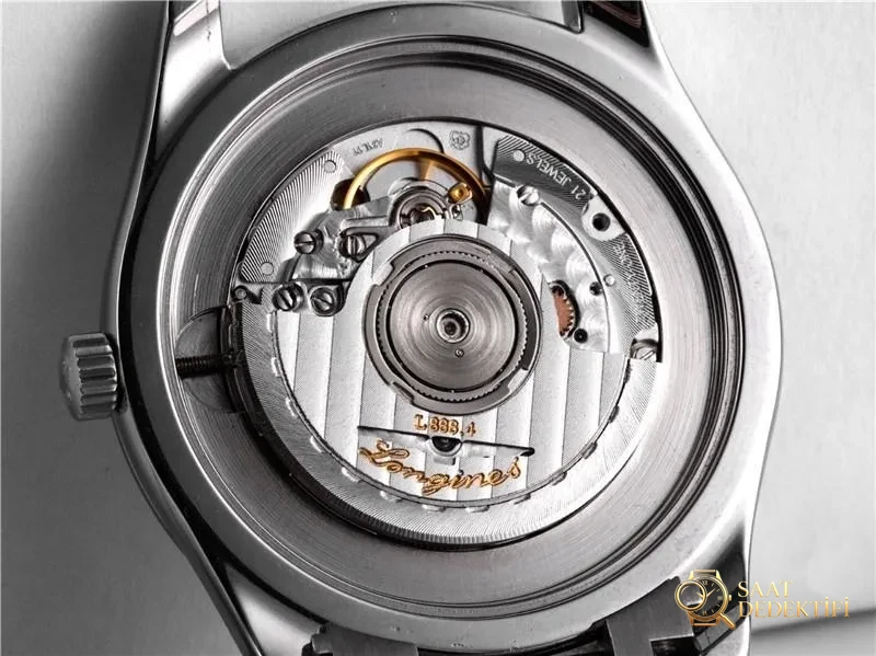 Gerçek-Replika Karşılaştırması: Yeni V9 Factory Longines Master Collection Gri Kadranlı 40 mm 3 Konum Tek Takvimli L2.793.4.71.6 Replika İncelemesi - Fosfor ve Super-LumiNova Gece Görünümü