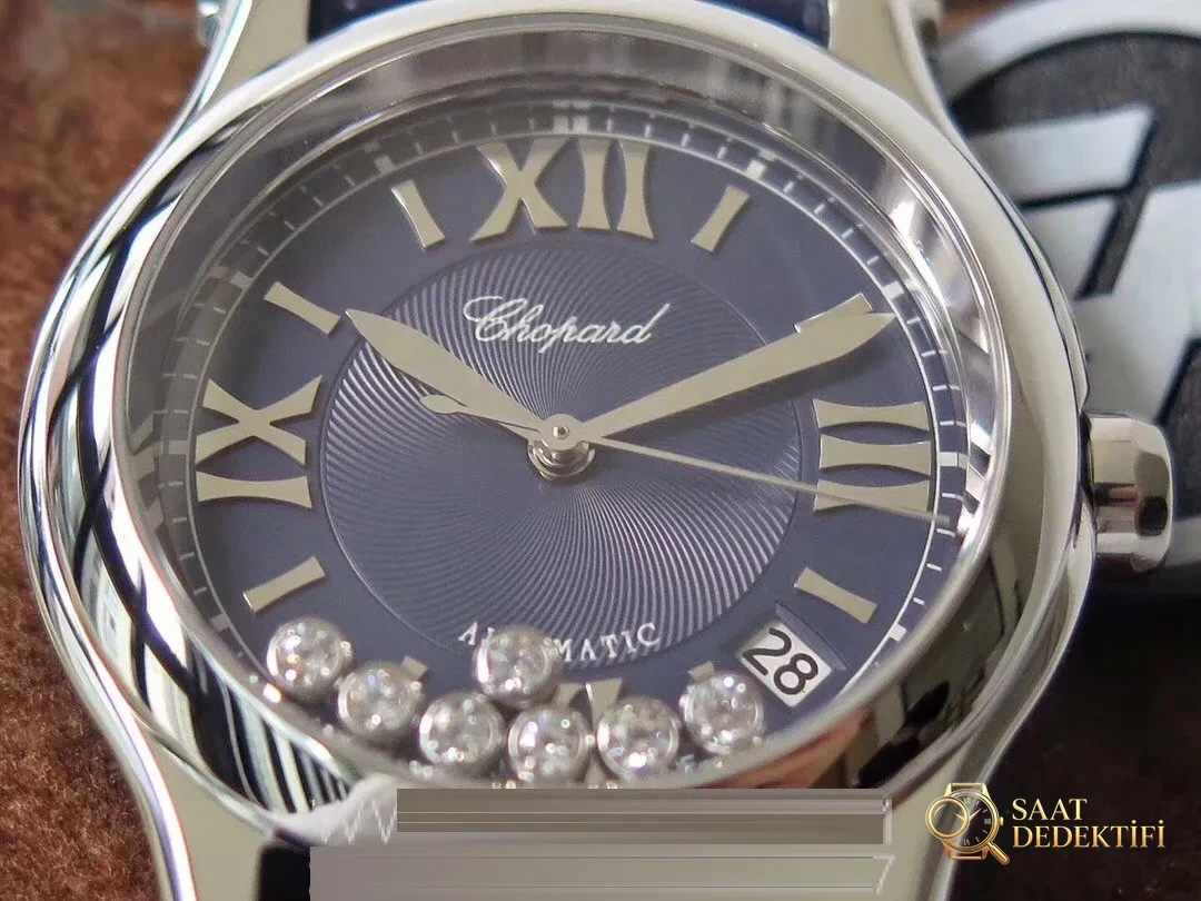 Gerçek-Replika Karşılaştırması: ZF Factory Chopard Happy Diamonds 7 Elmaslı 278559, Sea-Gull 2892 Mekanizmalı 36 mm Otomatik Kadın Kol Saati — Orijinal İncelemesi - Bilekte Duruş ve Kasa Orantısı