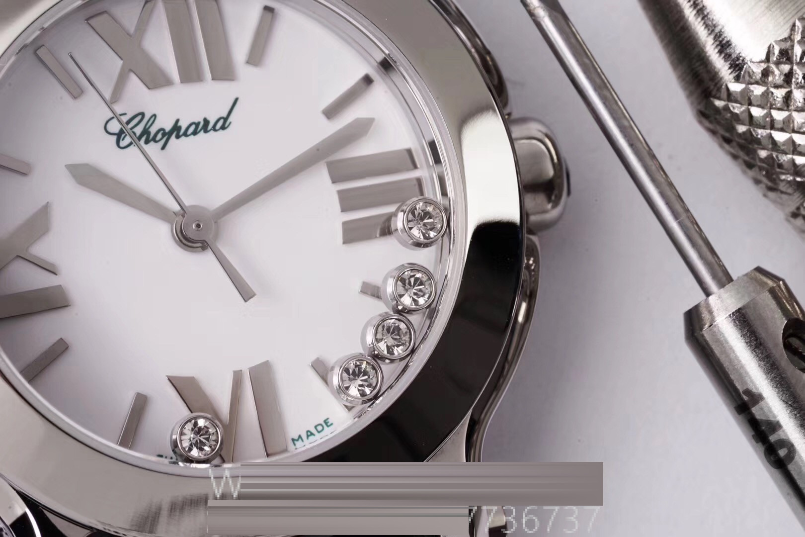 Gerçek-Replika Karşılaştırması: ZF Factory Chopard Happy Diamonds Quartz 278509-3001 Orijinal LUC İsviçre ETA955.112 Mekanizmalı Replika Saat ile Orijinal İnceleme Karşılaştırması — 16. fotoğraf