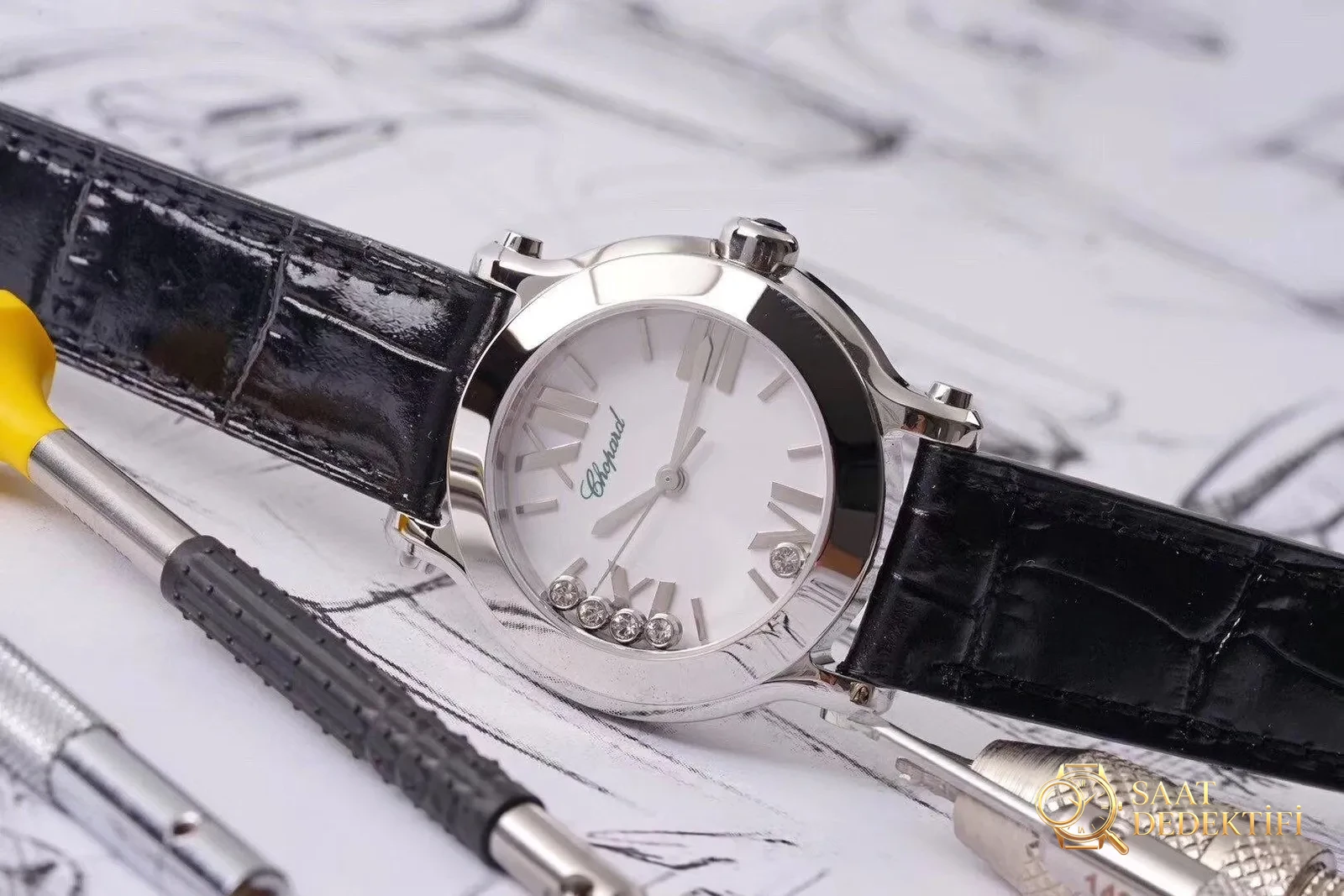 Gerçek-Replika Karşılaştırması: ZF Factory Chopard Happy Diamonds Quartz 278509-3001 Orijinal LUC İsviçre ETA955.112 Mekanizmalı Replika Saat ile Orijinal İnceleme Karşılaştırması - Cam Yansıma Önleyici (AR) Kaplama