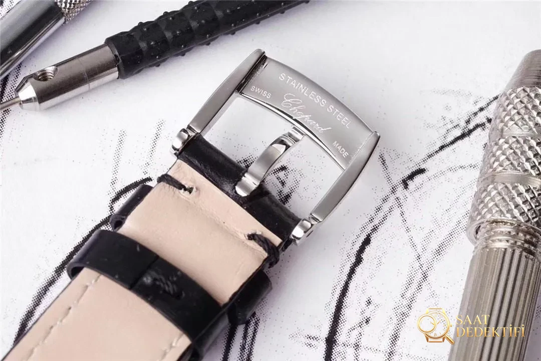 Gerçek-Replika Karşılaştırması: ZF Factory Chopard Happy Diamonds Quartz 278509-3001 Orijinal LUC İsviçre ETA955.112 Mekanizmalı Replika Saat ile Orijinal İnceleme Karşılaştırması - Takimetre Skalası ve Baskı Keskinliği