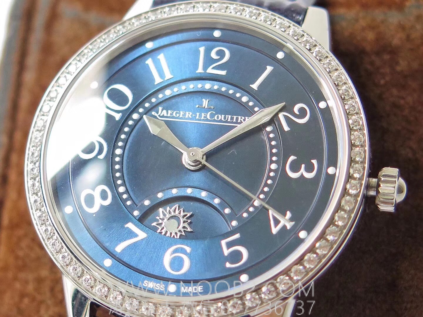 Gerçek-replika karşılaştırması: ZF Factory Jaeger-LeCoultre Rendez-Vous serisi 3468480 kadın mavi kadranlı replika saatin orijinalle karşılaştırmalı incelemesi — 13. fotoğraf