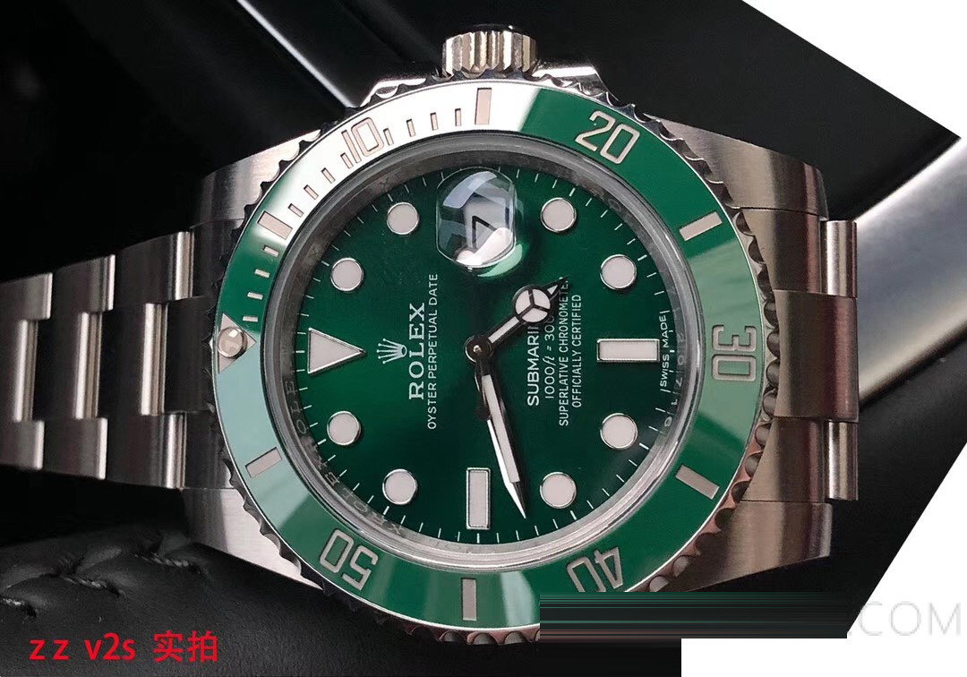 Gerçek-Replika Karşılaştırması: ZZ Factory V2S Rolex Yeşil Su Hayaleti + Clean Yeşil Bezel + Dolu Merkez Mili + İşlenmiş Çubuk İşaretler + Üç Boyutlu Akrep ve Yelkovan, Yükseltilmiş Sürümün Gerçek Çekimleri — 8. fotoğraf