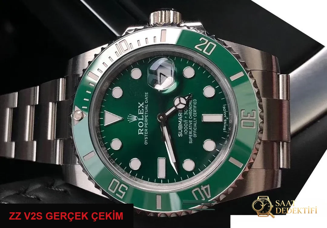 Gerçek-Replika Karşılaştırması: ZZ Factory V2S Rolex Yeşil Su Hayaleti + Clean Yeşil Bezel + Dolu Merkez Mili + İşlenmiş Çubuk İşaretler + Üç Boyutlu Akrep ve Yelkovan, Yükseltilmiş Sürümün Gerçek Çekimleri - Bilekte Duruş ve Kasa Orantısı