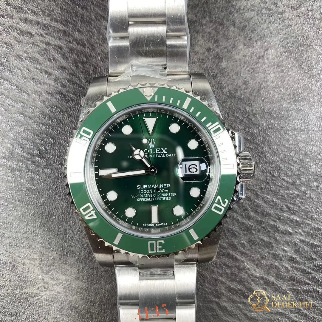 Gerçek-Replika Karşılaştırması: ZZ Factory V2S Rolex Yeşil Su Hayaleti + Clean Yeşil Bezel + Dolu Merkez Mili + İşlenmiş Çubuk İşaretler + Üç Boyutlu Akrep ve Yelkovan, Yükseltilmiş Sürümün Gerçek Çekimleri - Yan Profil ve Kordon Bağlantısı