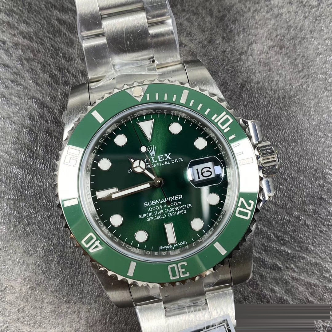 Gerçek-Replika Karşılaştırması: ZZ Factory V2S Rolex Yeşil Su Hayaleti + Clean Yeşil Bezel + Dolu Merkez Mili + İşlenmiş Çubuk İşaretler + Üç Boyutlu Akrep ve Yelkovan, Yükseltilmiş Sürümün Gerçek Çekimleri — 13. fotoğraf