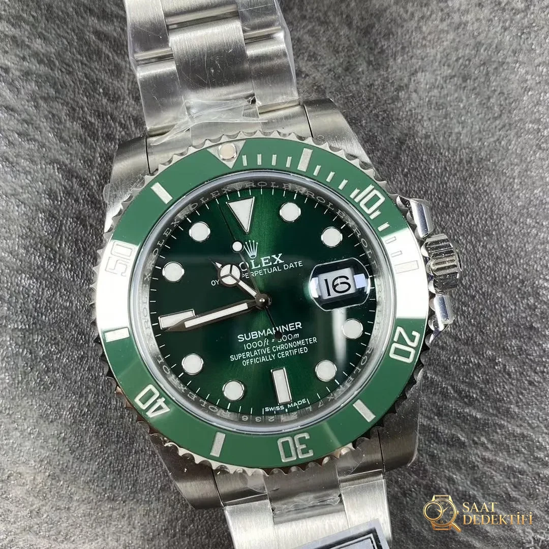 Gerçek-Replika Karşılaştırması: ZZ Factory V2S Rolex Yeşil Su Hayaleti + Clean Yeşil Bezel + Dolu Merkez Mili + İşlenmiş Çubuk İşaretler + Üç Boyutlu Akrep ve Yelkovan, Yükseltilmiş Sürümün Gerçek Çekimleri - Kasa Çeliği ve Polisaj Kalitesi