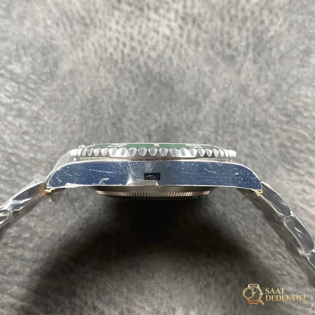 Gerçek-Replika Karşılaştırması: ZZ Factory V2S Rolex Yeşil Su Hayaleti + Clean Yeşil Bezel + Dolu Merkez Mili + İşlenmiş Çubuk İşaretler + Üç Boyutlu Akrep ve Yelkovan, Yükseltilmiş Sürümün Gerçek Çekimleri - Kadran İbreleri ve Saniye Akışı