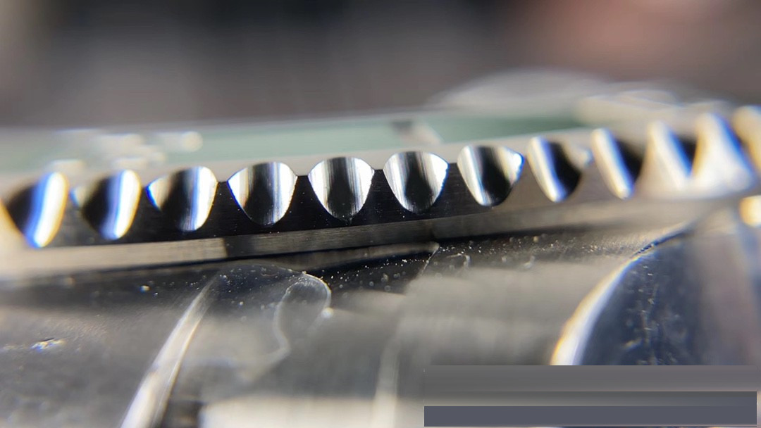 Gerçek-Replika Karşılaştırması: ZZ Factory V2S Rolex Yeşil Su Hayaleti + Clean Yeşil Bezel + Dolu Merkez Mili + İşlenmiş Çubuk İşaretler + Üç Boyutlu Akrep ve Yelkovan, Yükseltilmiş Sürümün Gerçek Çekimleri — 18. fotoğraf