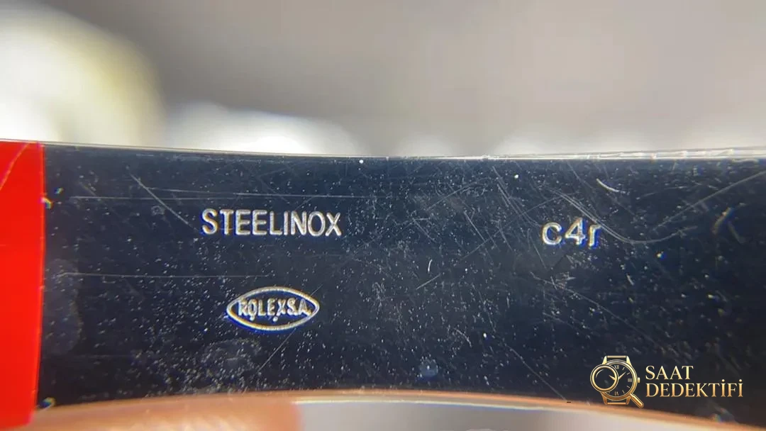 Gerçek-Replika Karşılaştırması: ZZ Factory V2S Rolex Yeşil Su Hayaleti + Clean Yeşil Bezel + Dolu Merkez Mili + İşlenmiş Çubuk İşaretler + Üç Boyutlu Akrep ve Yelkovan, Yükseltilmiş Sürümün Gerçek Çekimleri - Arka Kapak Gravür ve Seri Numarası