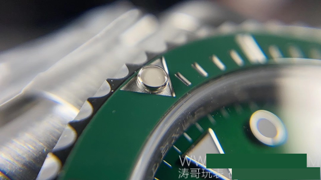 Gerçek-Replika Karşılaştırması: ZZ Factory V2S Rolex Yeşil Su Hayaleti + Clean Yeşil Bezel + Dolu Merkez Mili + İşlenmiş Çubuk İşaretler + Üç Boyutlu Akrep ve Yelkovan, Yükseltilmiş Sürümün Gerçek Çekimleri — 24. fotoğraf