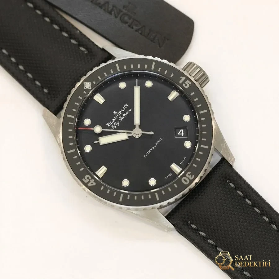 GF Factory Blancpain Fifty Fathoms 50 Fathoms serisi 5000-1230-B52A saat (titanyum kasa) - Kasa Profili ve Kurma Kolu İncelemesi
