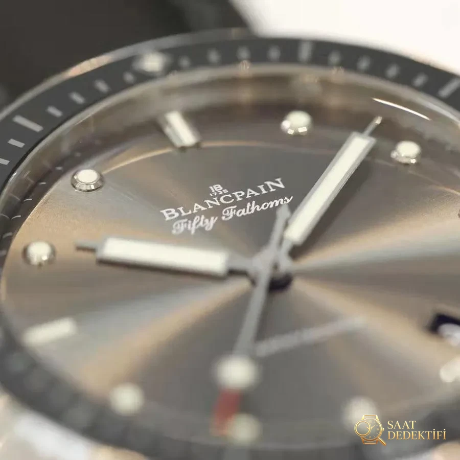 GF Factory Blancpain Fifty Fathoms 5000 saten fırçalanmış çelik kasa versiyonu incelemesi - Arka Kapak ve Mekanizma Detayı