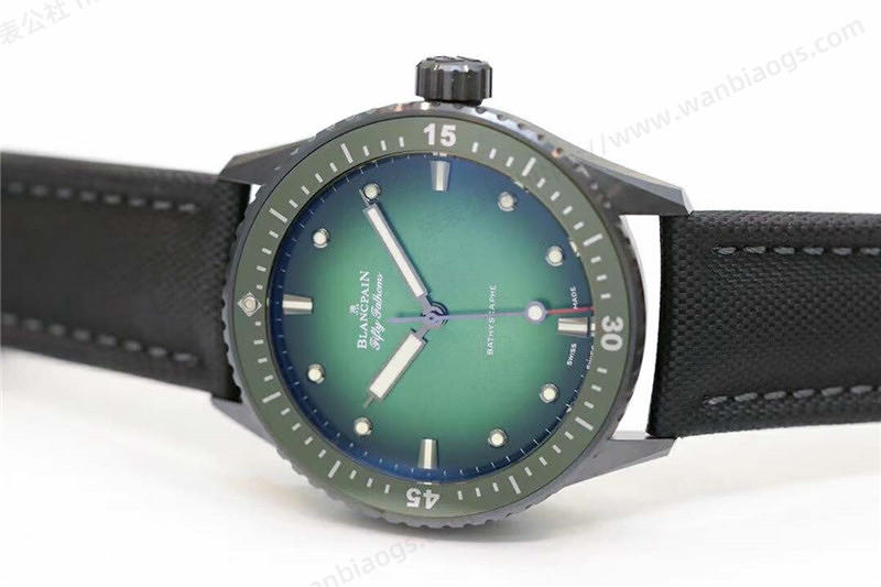 GF Factory Blancpain Fifty Fathoms 5005 Aurora Yeşili Seramik Saat İncelemesi — 2. fotoğraf