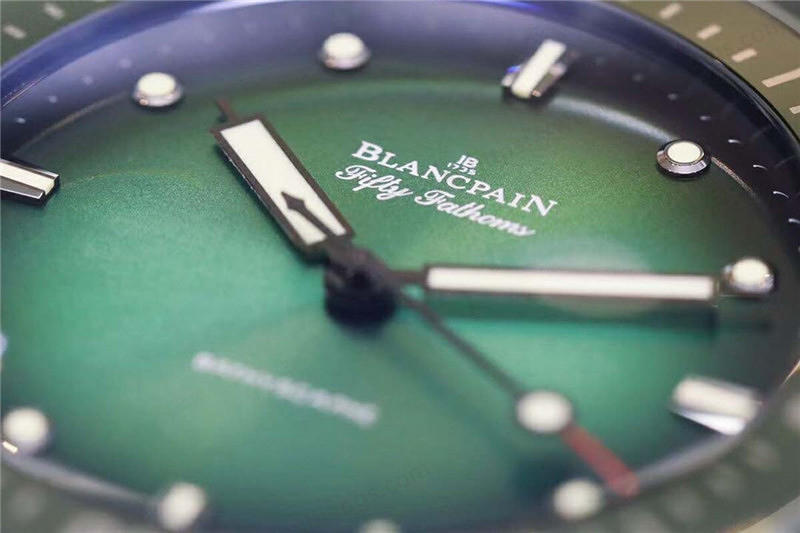 GF Factory Blancpain Fifty Fathoms 5005 Aurora Yeşili Seramik Saat İncelemesi — 3. fotoğraf
