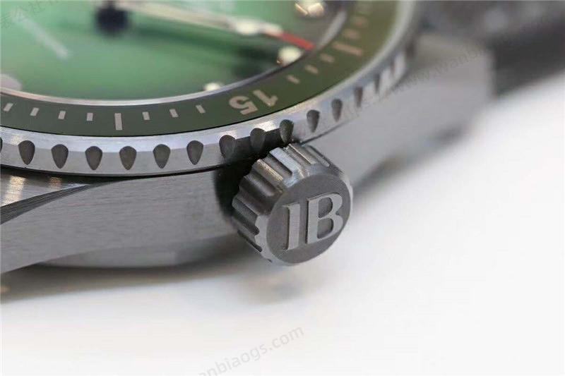 GF Factory Blancpain Fifty Fathoms 5005 Aurora Yeşili Seramik Saat İncelemesi — 4. fotoğraf
