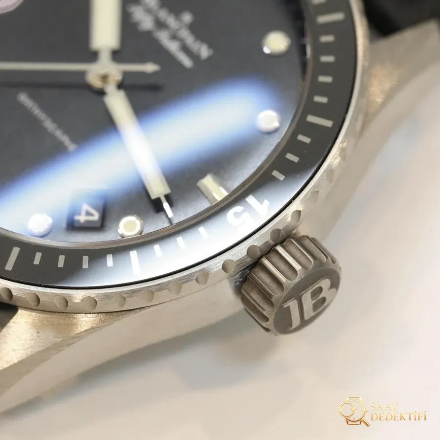 GF Factory Blancpain Fifty Fathoms serisi saten fırçalanmış titanyum saat incelemesi - Makro Kadran ve İndeks İşçiliği