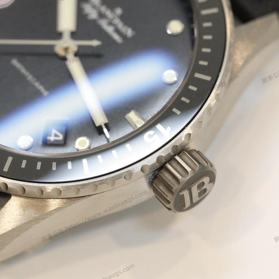 GF Factory Blancpain Fifty Fathoms serisi saten fırçalanmış titanyum saat incelemesi — 6. fotoğraf