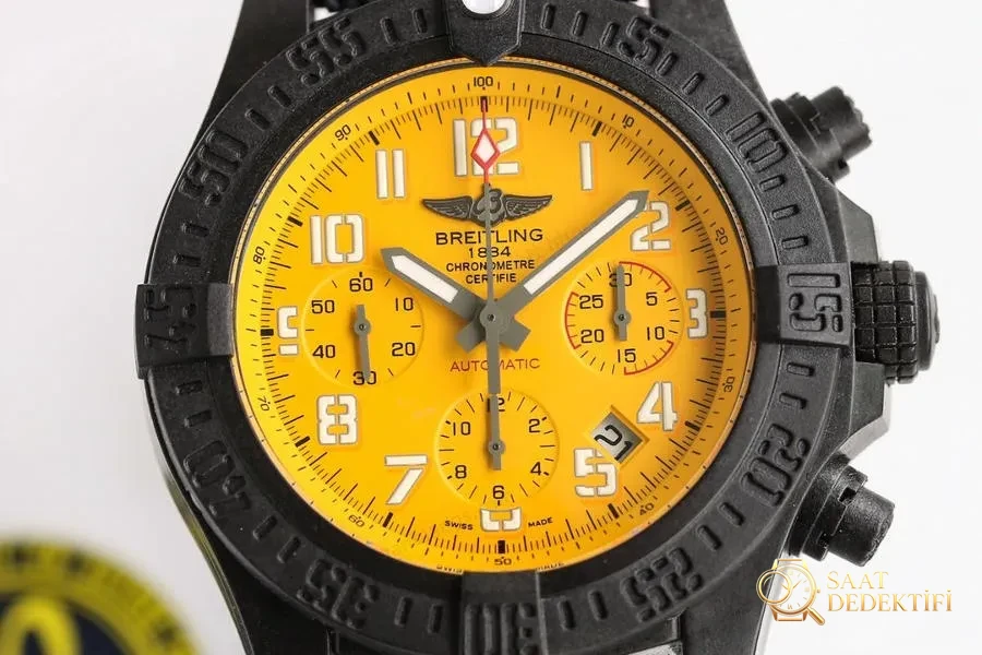 GF Factory Breitling Avenger 45 mm Hurricane model saat incelemesi - Arka Kapak ve Mekanizma Detayı